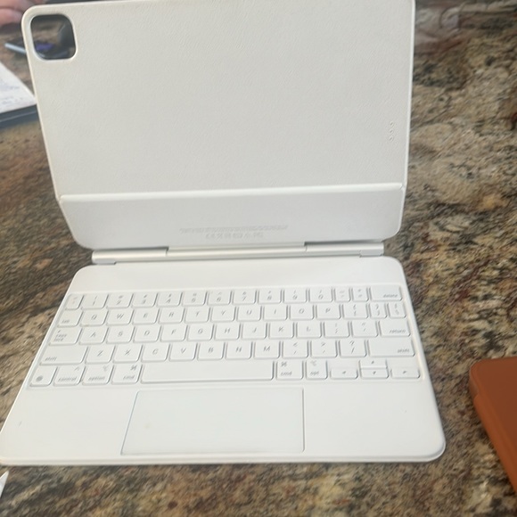 Ipad bundle - Picture 2 of 7